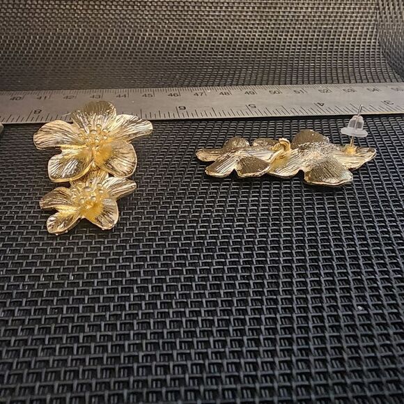 Five Petal Daisy Drop Earrings - Picture 7 of 7